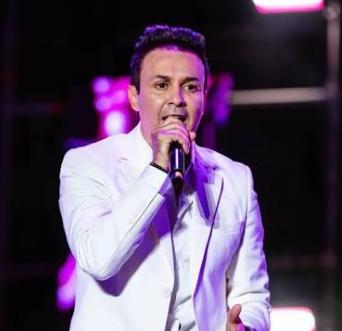 Hatim Idar en performance sur la scène du Festival International d’Ifrane